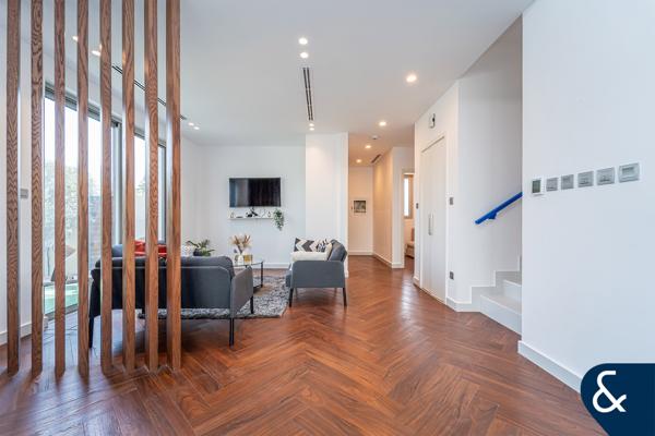 1E | Corner | Close to the Pool | VOT
