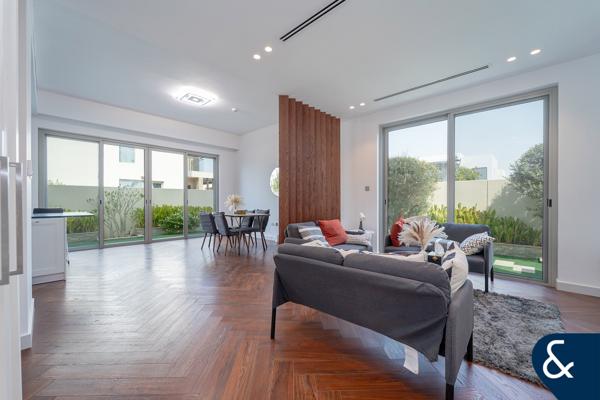 1E | Corner | Close to the Pool | VOT