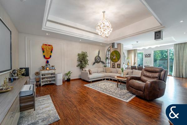 Co-Exclusive | Single Row | 4 Bed TH | VOT