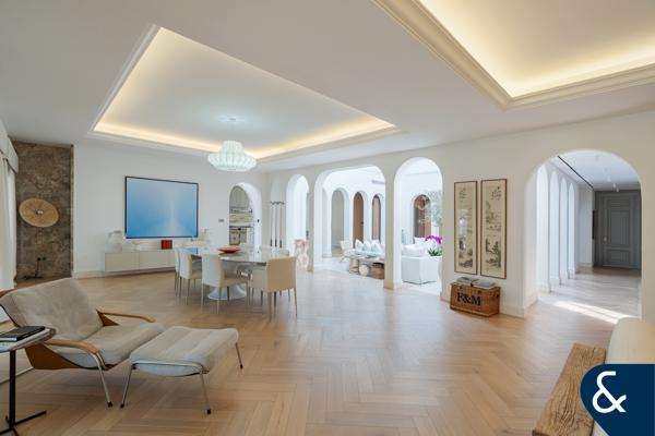 Exclusive | 5 Beds | Corner Villa | Upgraded