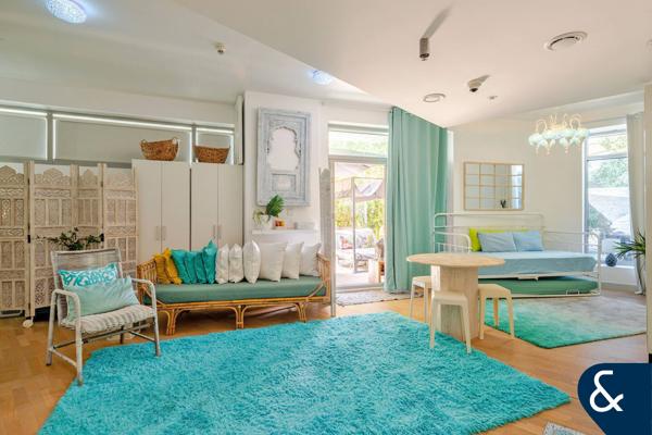 Garden Unit | Upgraded | 1,294 Sq.ft.