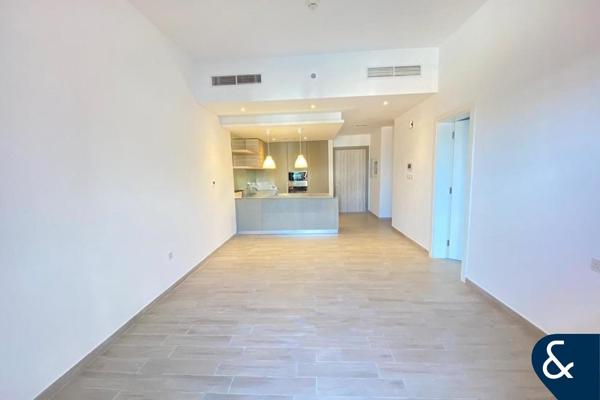 Elegant One Bed | Bright | Pool Facing