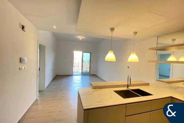 Elegant One Bed | Bright | Pool Facing