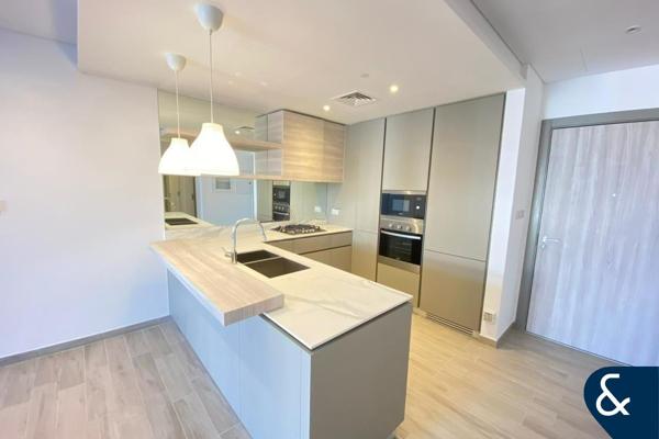 Elegant One Bed | Bright | Pool Facing