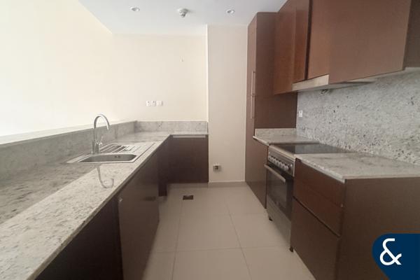 Large Layout | 1 Bedroom | Vacant