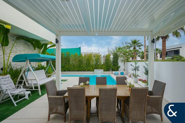 BESPOKE DESIGN | PRIVATE POOL | CORNER | VOT