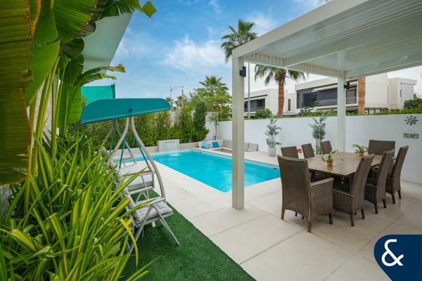 BESPOKE DESIGN | PRIVATE POOL | CORNER | VOT