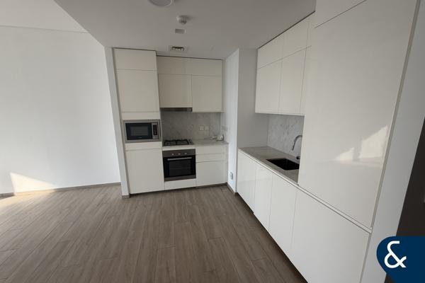 1 Bed | High Floor | Creek Views | Furnished