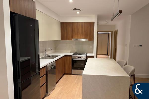 Upgraded 2 Bedroom | Vacant Soon | Sea View