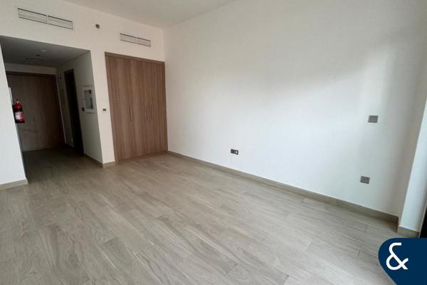 Studio APT | Pool View | Built-In Storage