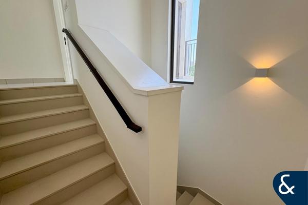 Parkside 2 | Spacious | Vacant | 3 Bed