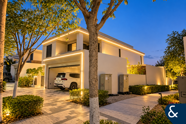 Luxury 4 Bed Villa | Fully Upgraded | Pool