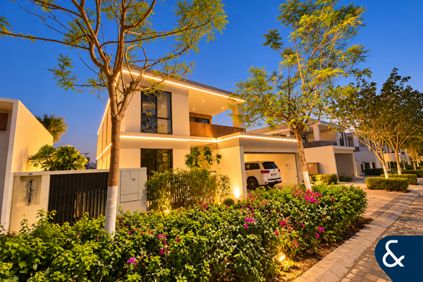 Luxury 4 Bed Villa | Fully Upgraded | Pool