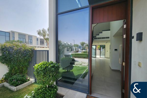 Vacant | Close to Pool | Landscaped Garden