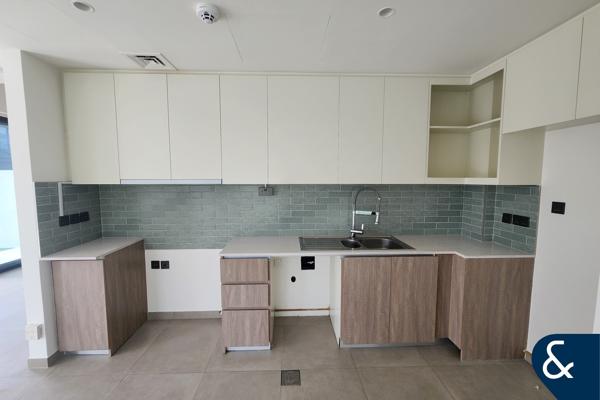 Vacant | Close to Pool | Landscaped Garden