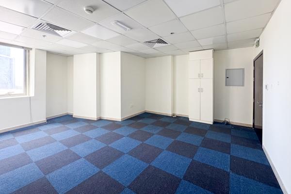 Partitioned | Autodrome View | Vacant