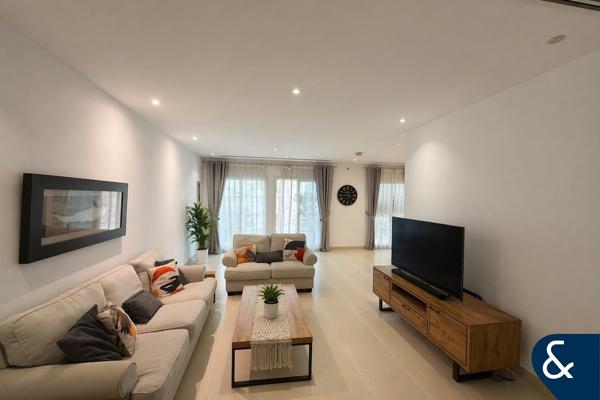 Townhouse | Unfurnished | Vacant May