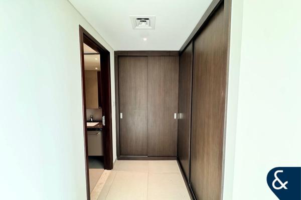 Vacant / Modern / Prime Location  / 1 Bed