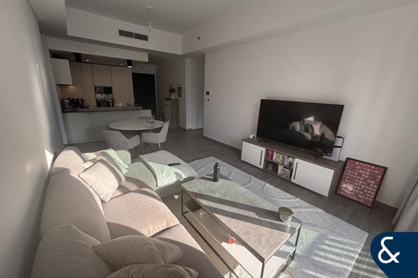 2 bed Apt | Stunning Pool Views | March 20th