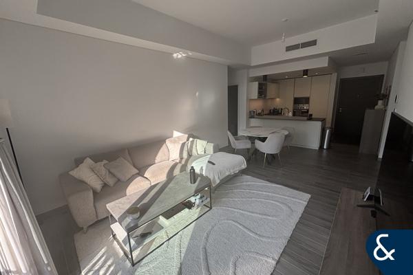 2 bed Apt | Stunning Pool Views | March 20th