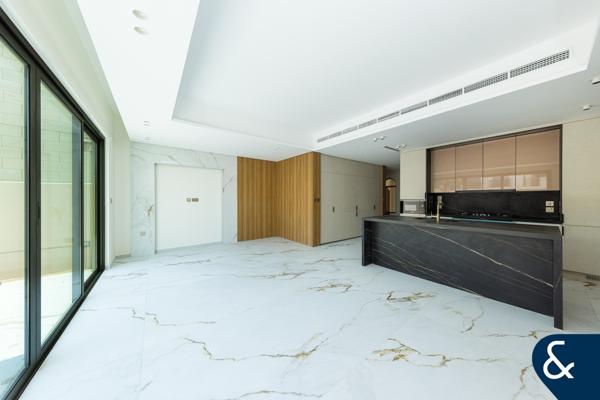 Full Lagoon View | Modern Three Bed Townhouse