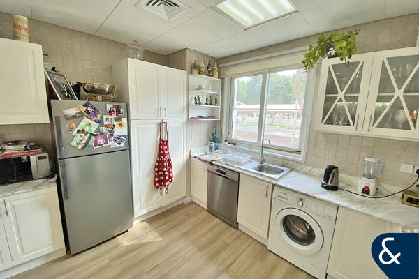 Upgraded Ground Floor 1 Bedroom | Corner Unit