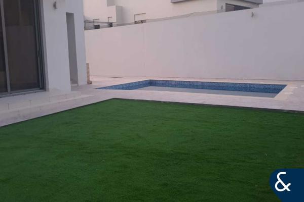 Private Pool | BBQ area| Large corner plot |