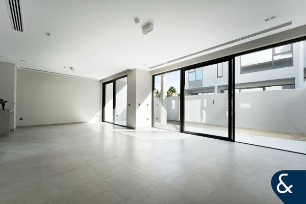 Corner Unit | Large Plot | Back to back