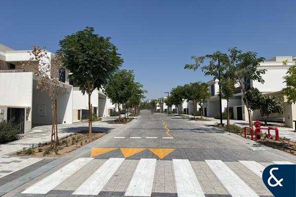 Upgraded | Prime Location | Opposite The Park