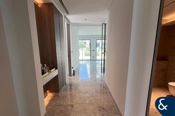 Upgraded | Prime Location | Opposite The Park