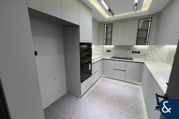 2 Bed | Fully Upgraded | Vacant 15th Dec