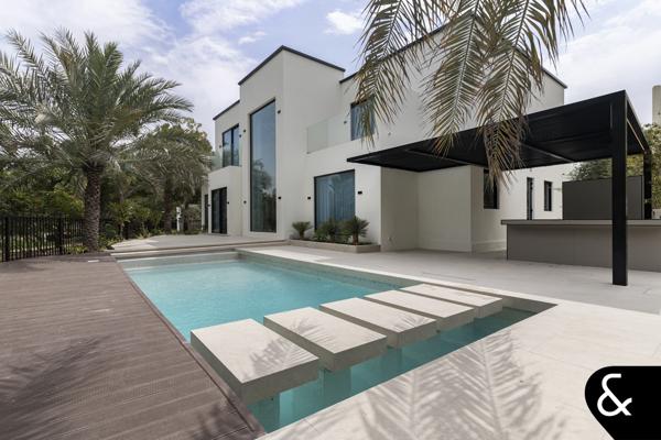 6,250 Sq Ft BUA l 5 Bedroom l Fully Renovated