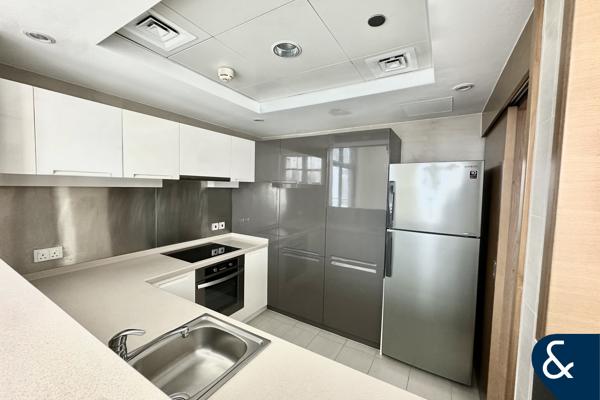 Study I Bright I Spacious | One Bedroom