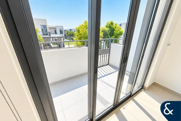 Three Bedroom | Single Row | Modern Finish