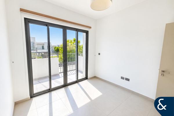 Three Bedroom | Single Row | Modern Finish