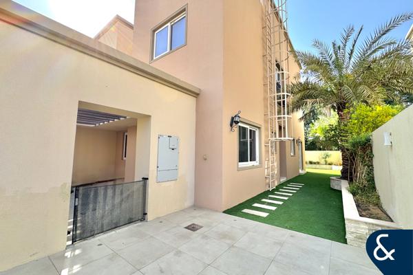 Must View | Extended Garden | Closed Kitchen