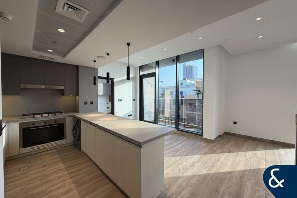 Modern Finish | Spacious 1 Bed | Vacant