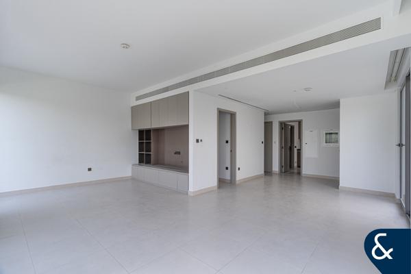 Single Row | Lagoon Views | Upgrades | 4Bed