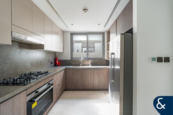 Single Row | Lagoon Views | Upgrades | 4Bed