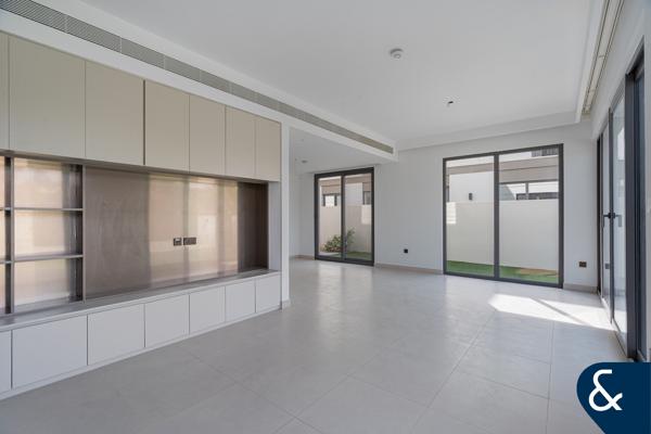 4 Beds | Single Row | Lagoon View | Upgraded