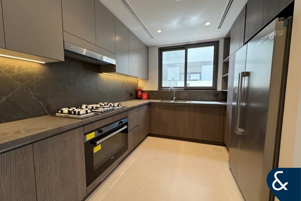 Single Row | Lagoon Views | Upgrades | 4Bed