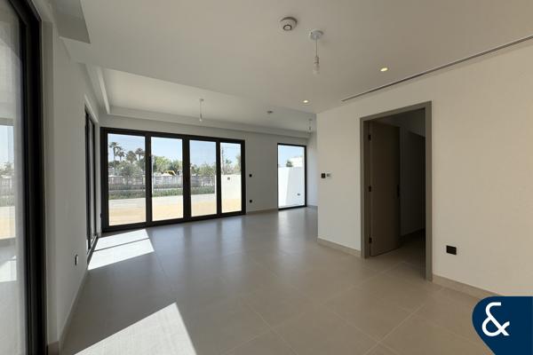 Single Row | Lagoon Views | Upgrades | 4Bed