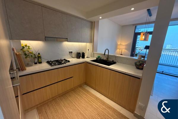 Upgraded | 2 Bedroom | Sea View | Vacant