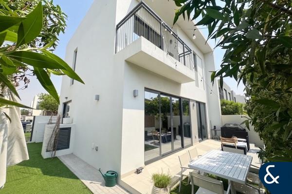 Exclusive | Pool View | Sought-After Location
