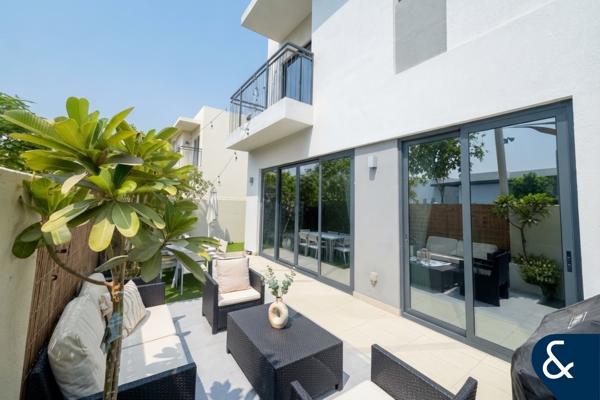 Exclusive | Pool View | Sought-After Location