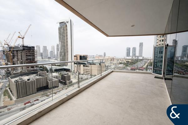 Penthouse | 4 Beds + Maid | Partial Sea View
