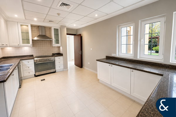 5 Bed + Maids | Vacant Now | Large Plot