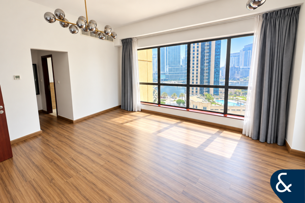 Rare corner unit with full Dubai eye views