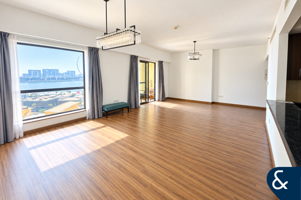 Rare corner unit with full Dubai eye views