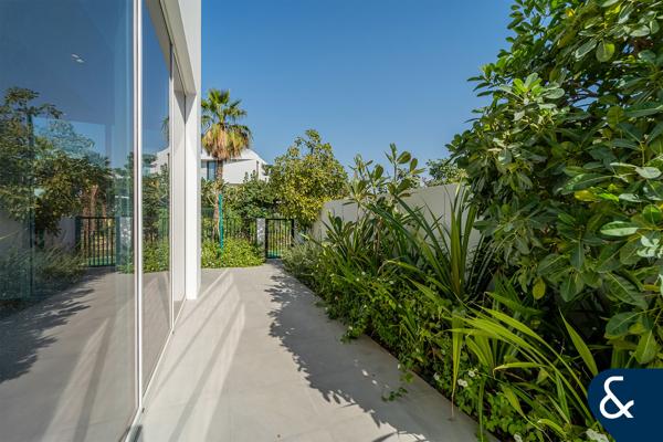 Front Row | Corner Plot | Best Location